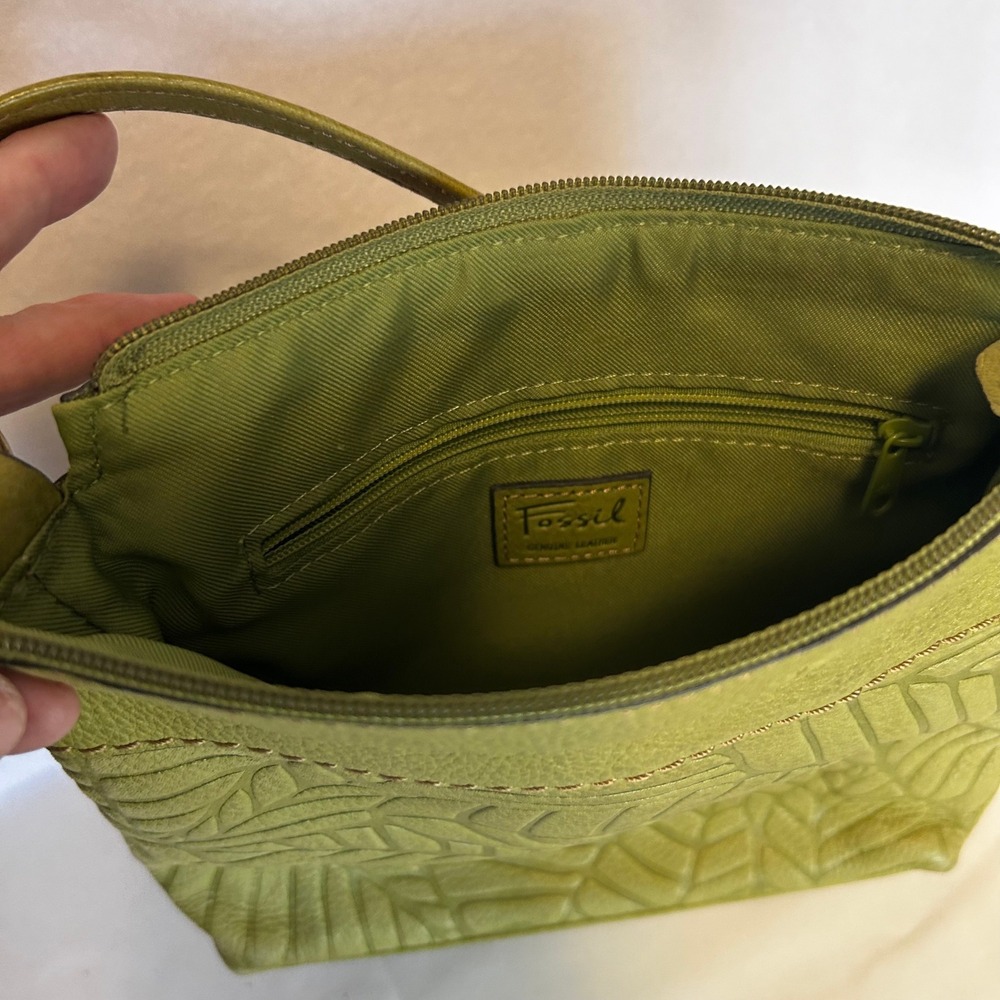 Fossil Vibrant Olive Green Embossed Leaf Genuine Leather Crossbody Bag - Picture 7 of 7